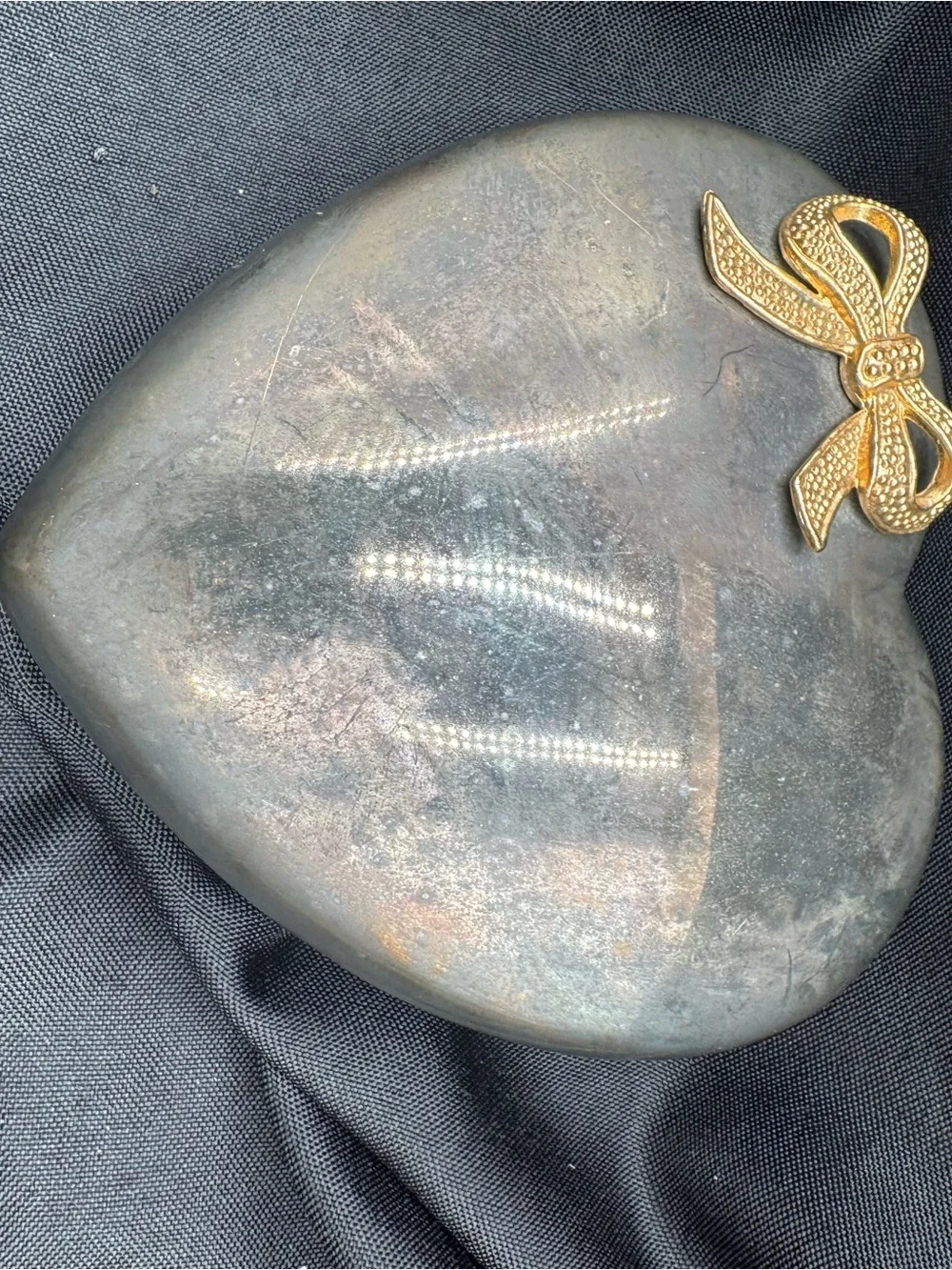 Source Unknown Heart-Shaped Jewelry Box with Gold Bow